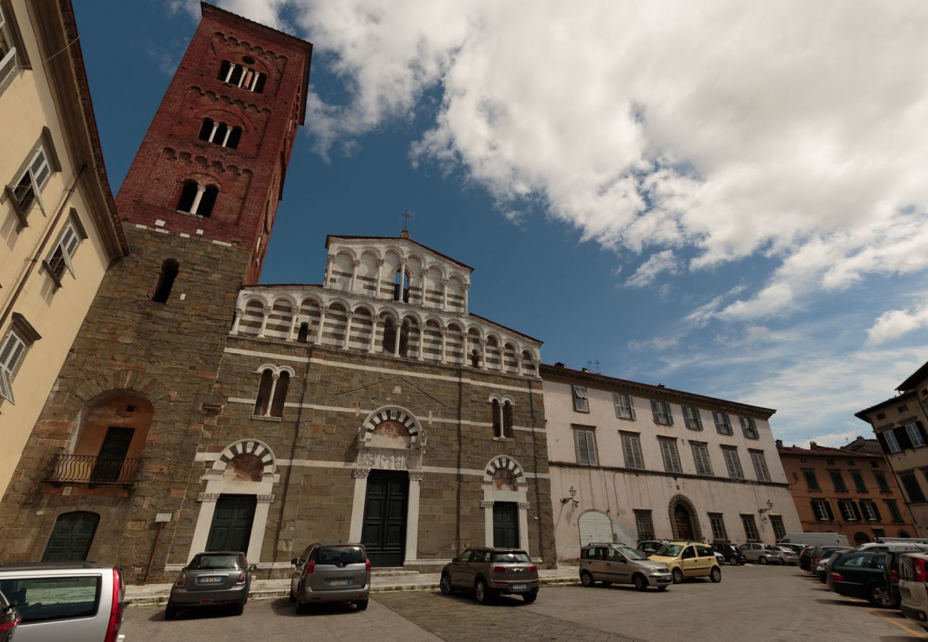 Ferienwohnung in Lucca - Palatial Suite: Luxurious Living Amidst Lucca’s Timeless Charm