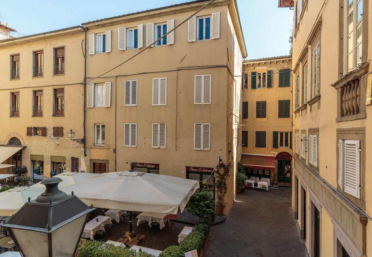 Ferienwohnung in Lucca - Casa AriasARIAS APARTMENT in the iconic Piazza San Michele