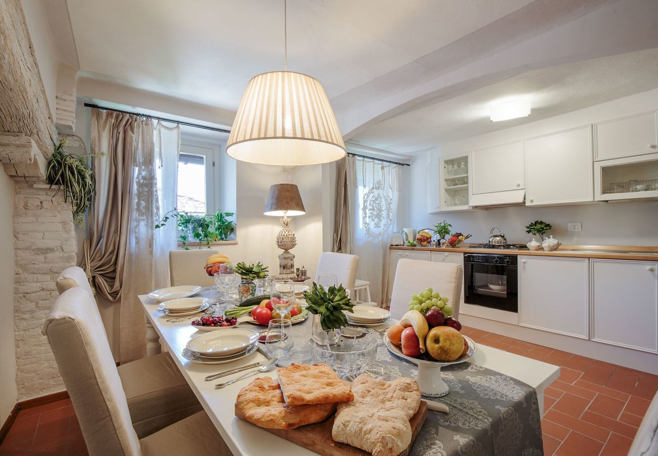 Ferienwohnung in Lucca - Spacious Home with Elevator along Via Guinigi inside the Lucca Walls