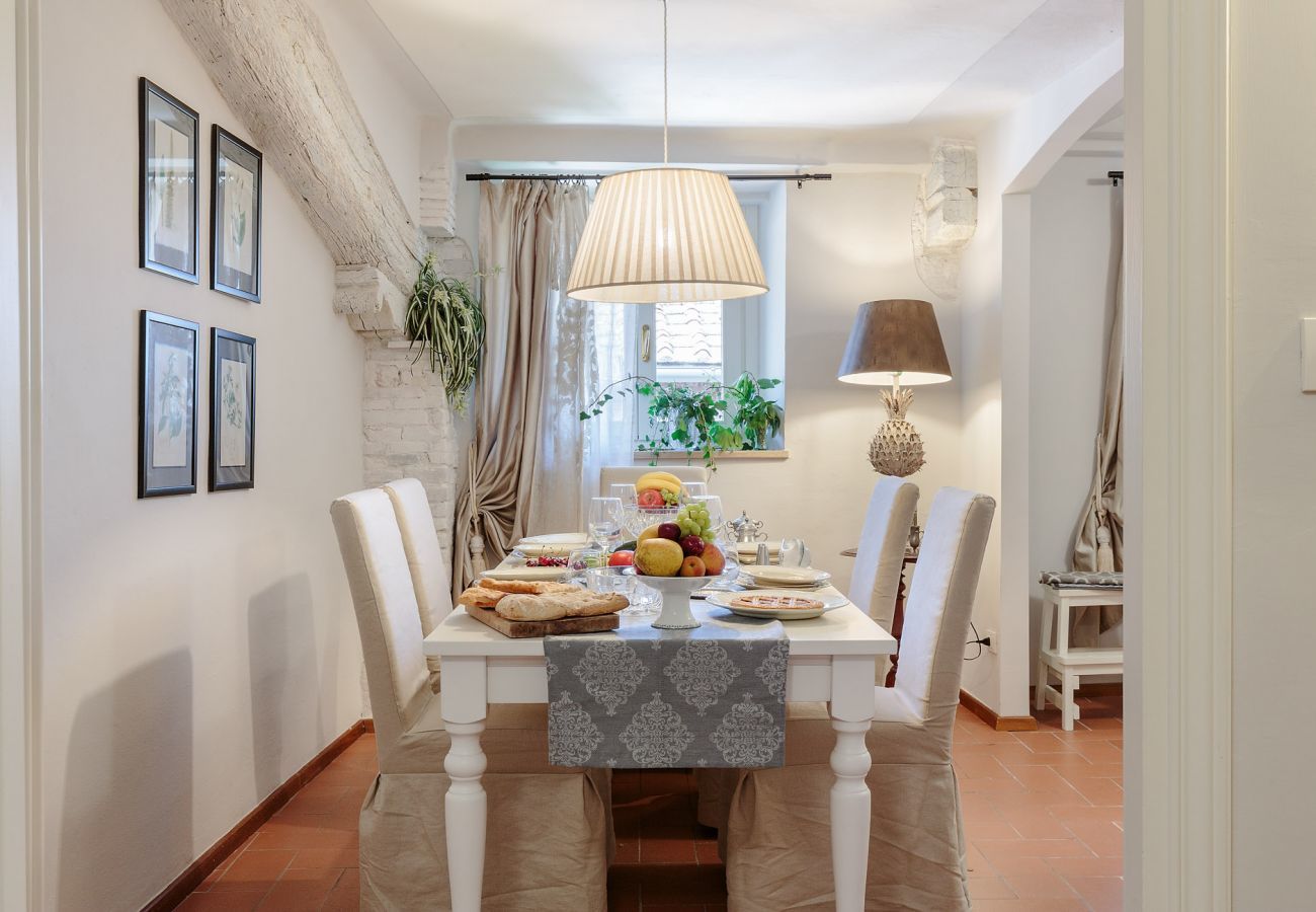 Ferienwohnung in Lucca - Spacious Home with Elevator along Via Guinigi inside the Lucca Walls