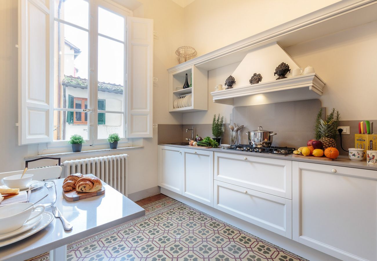 Ferienwohnung in Lucca - The Park View 4 Bedrooms Apartment with Terrace and Elevator inside the Walls of Lucca