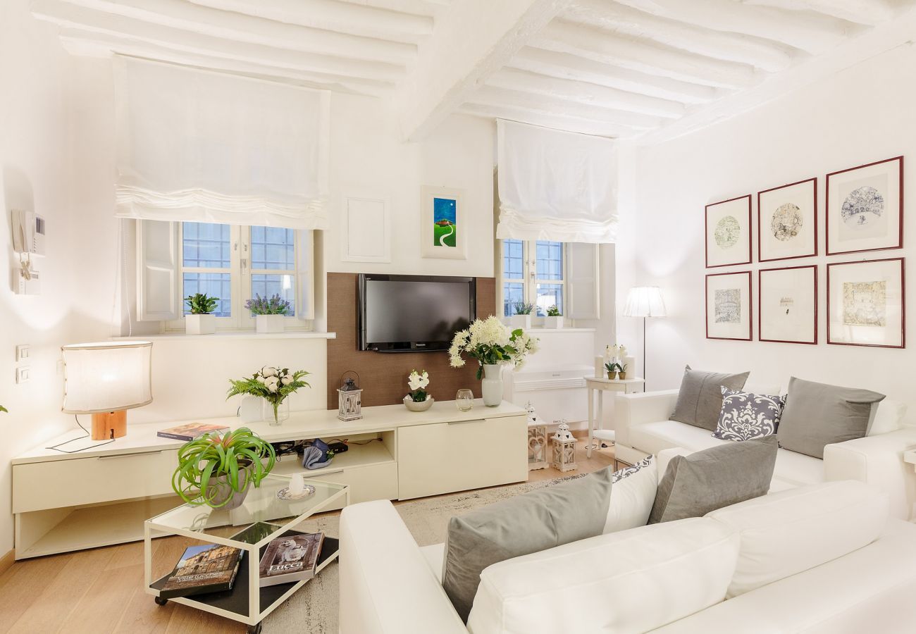 Ferienwohnung in Lucca - ORCHIDEA BIANCA a 2 Bedrooms 2 Bathrooms Understated Luxury with a Welcoming Ambience