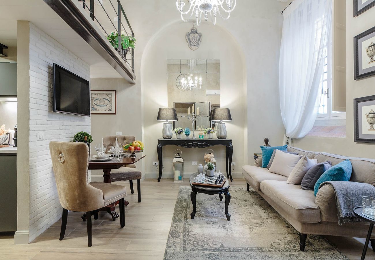 Ferienwohnung in Lucca - PAOLO GUINIGI Elegant Apartment Suite, Masterful Interior inside the Walls of Lucca