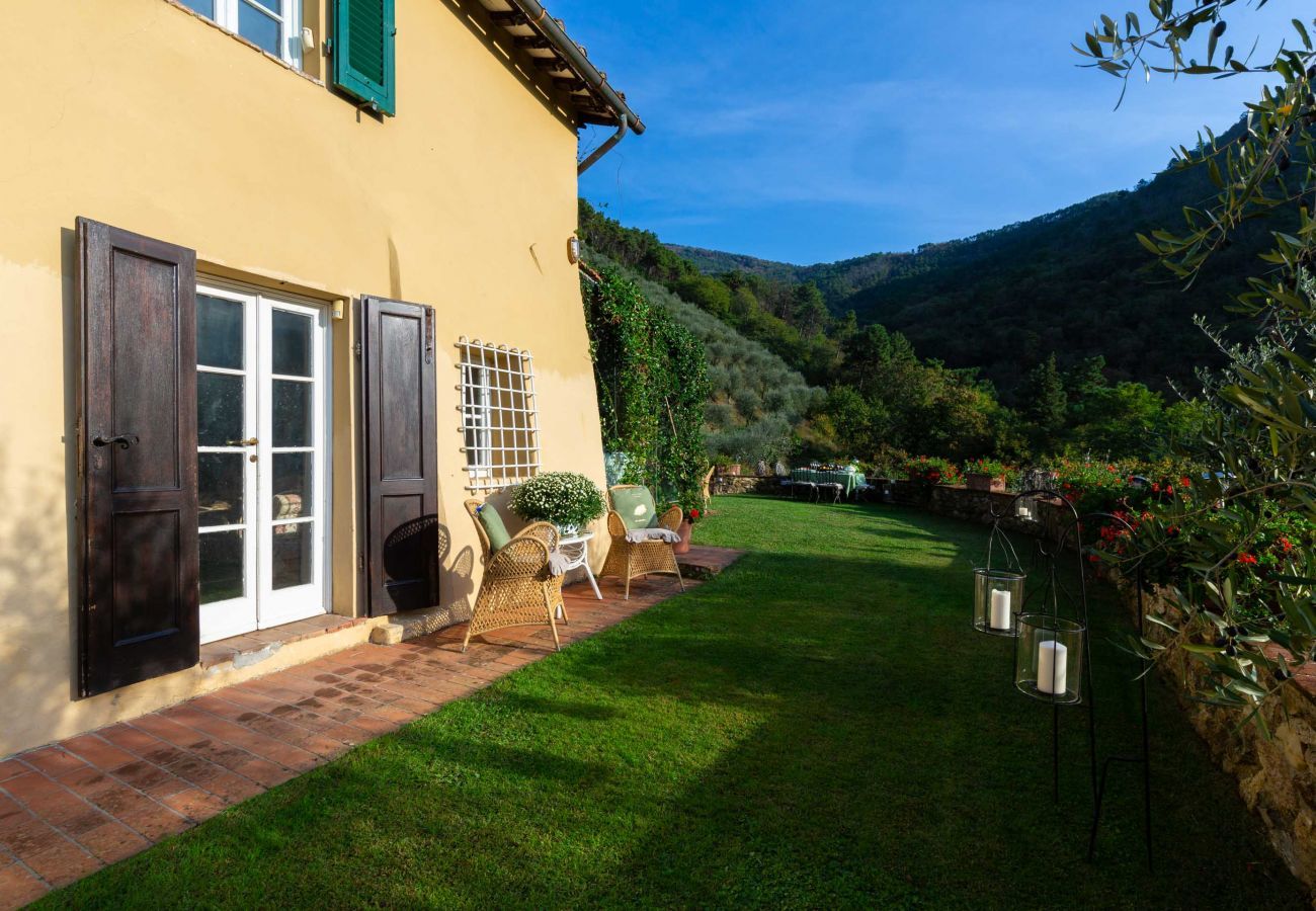 Villa in Santa Maria del giudice - Charming Tuscan Retreat with Private Pool and Views