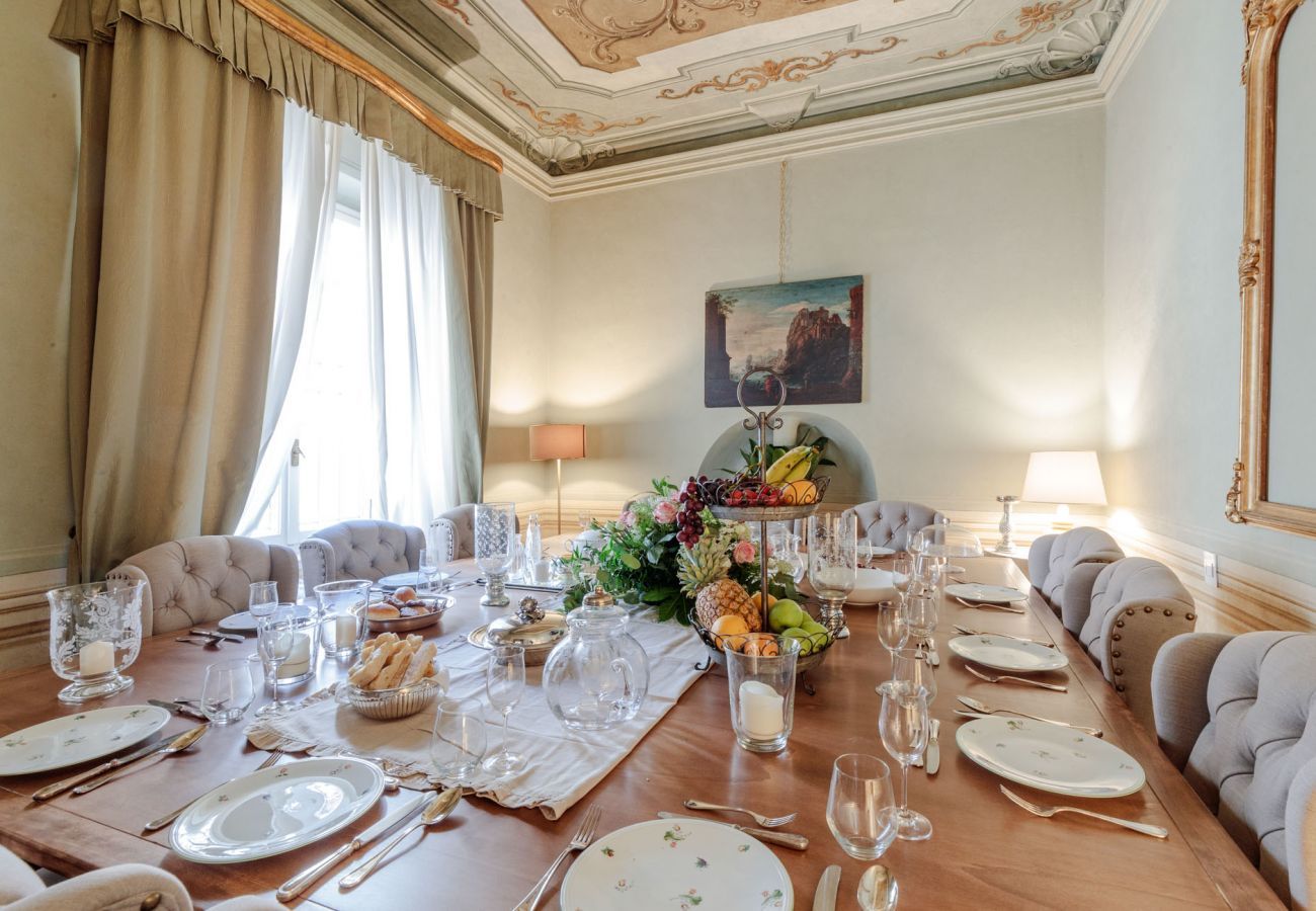 Ferienwohnung in Lucca - 8 Bedrooms Historical Masterpiece in the Heart of Lucca