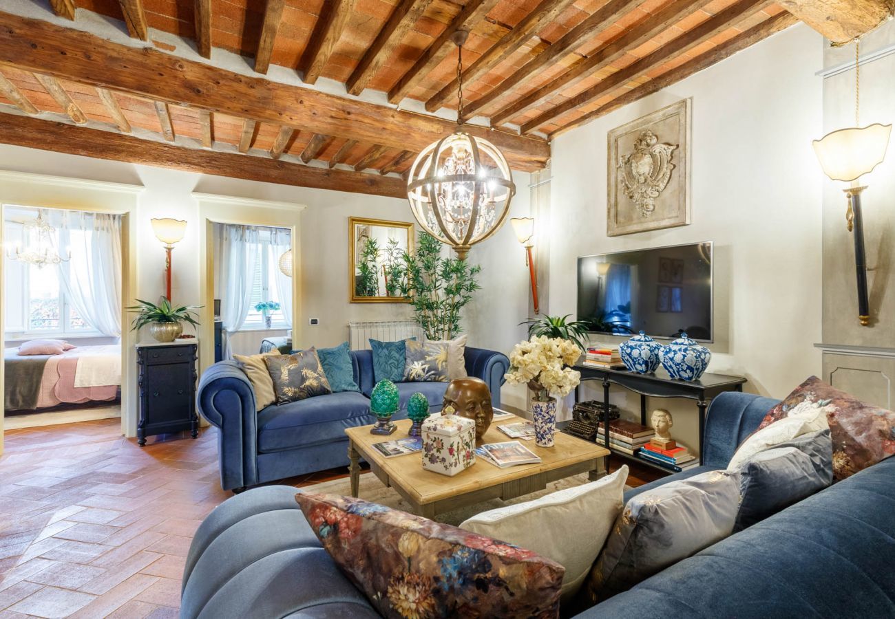 Ferienwohnung in Lucca - ASA KATHY: Smart and Convenient Luxury 2 Bedrooms Apartment inside the City Walls