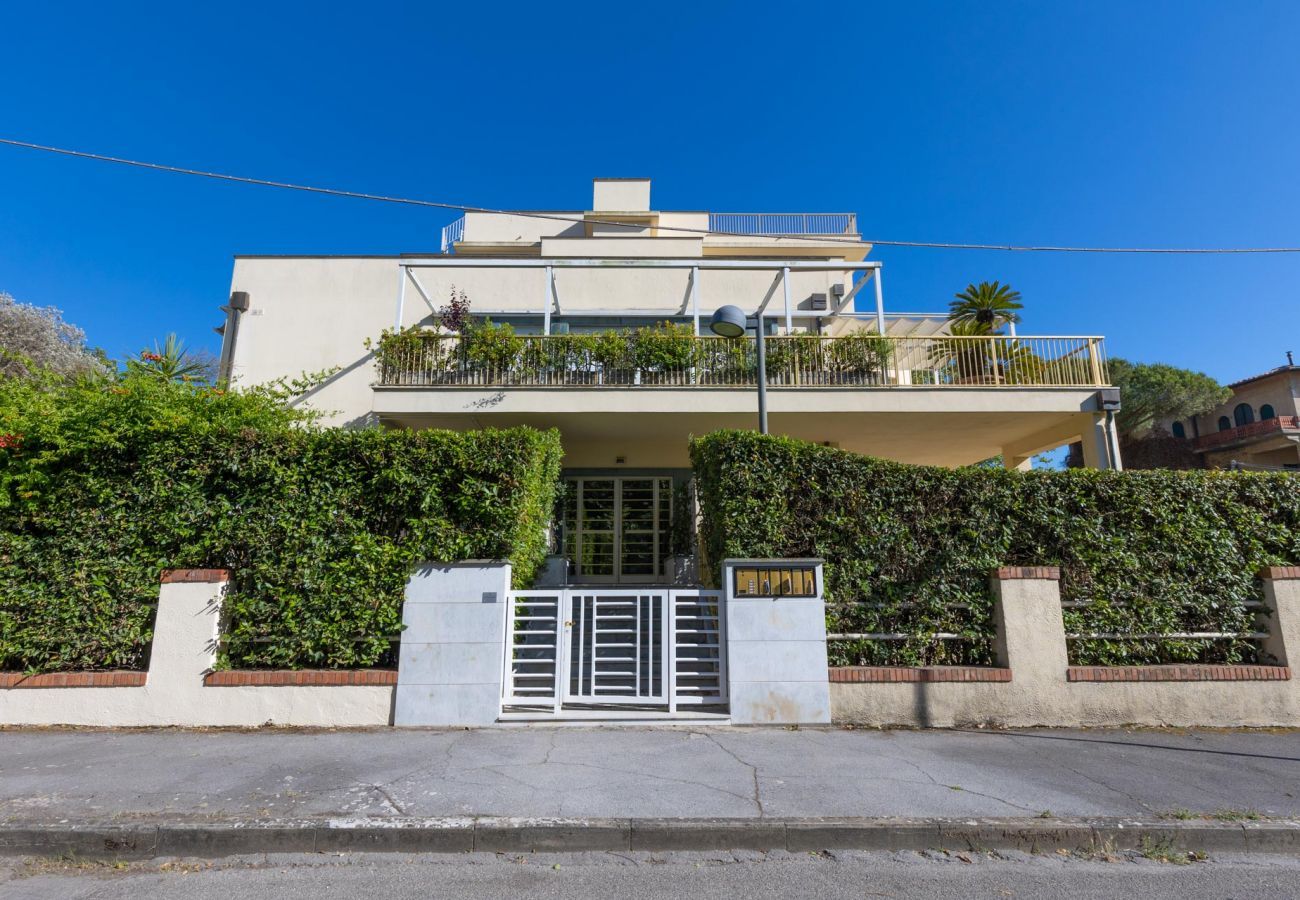 Ferienwohnung in Viareggio - A Seaside Sanctuary in the Heart of Viareggio