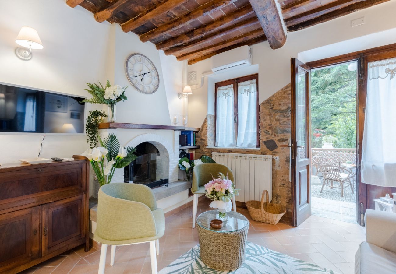 Villa in Vorno - RIO DELLE FATE, a Fairytale Home along the Stream in Vorno, Lucca