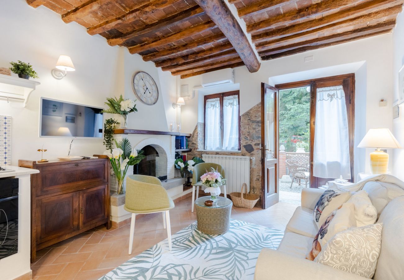 Villa in Vorno - RIO DELLE FATE, a Fairytale Home along the Stream in Vorno, Lucca