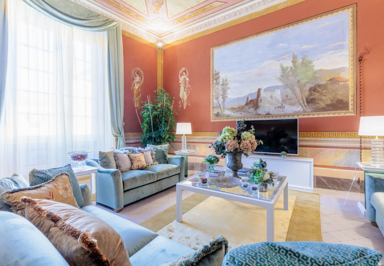 Ferienwohnung in Lucca - Grand 3 bedrooms Apartment with elevator inside the walls of Lucca