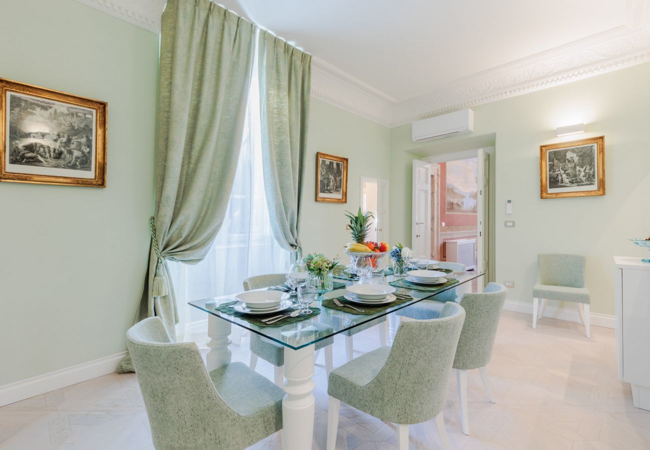 Ferienwohnung in Lucca - Grand 3 bedrooms Apartment with elevator inside the walls of Lucca