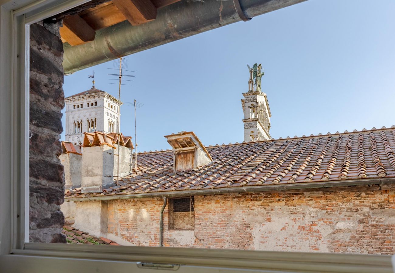 Ferienwohnung in Lucca - Grand 3 bedrooms Apartment with elevator inside the walls of Lucca