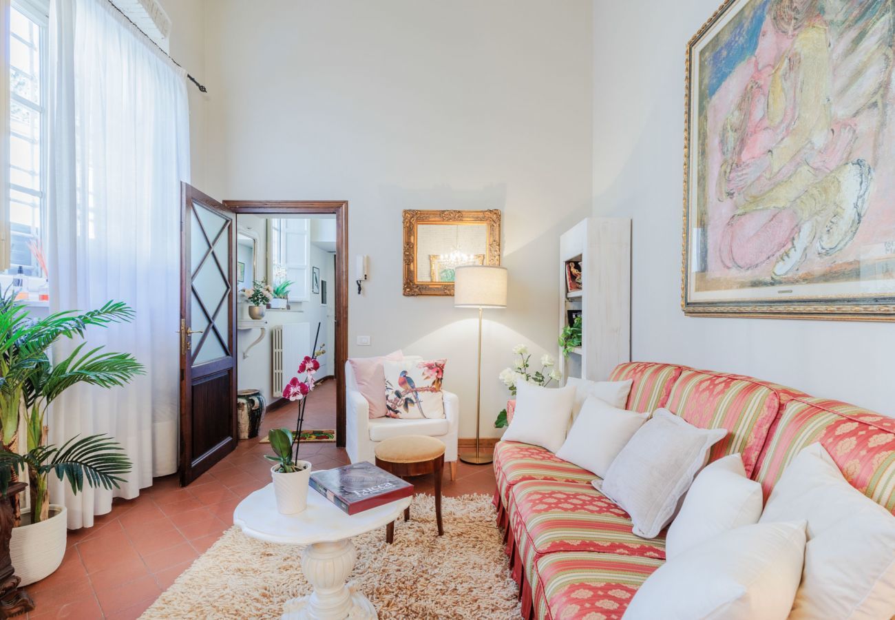 Ferienwohnung in Lucca - The Garden Along The Stream, romantic apartment with private garden inside the walls of Lucca