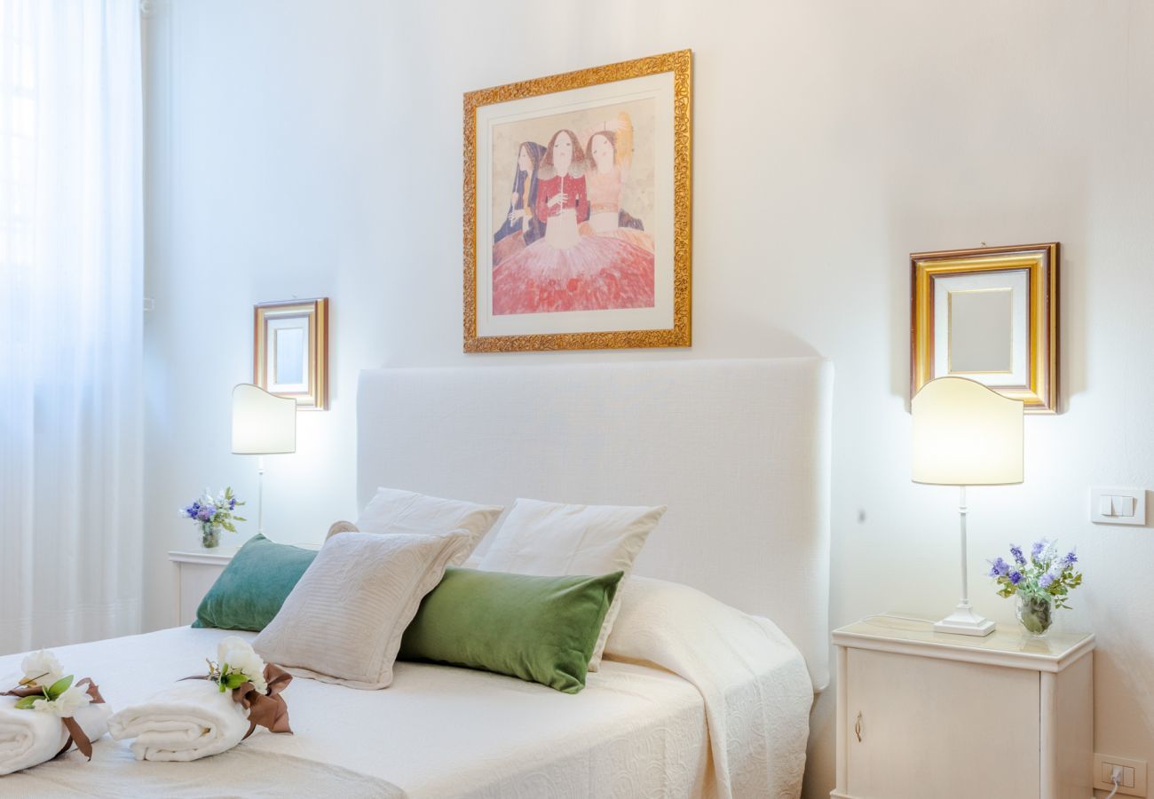 Ferienwohnung in Lucca - The Garden Along The Stream, romantic apartment with private garden inside the walls of Lucca