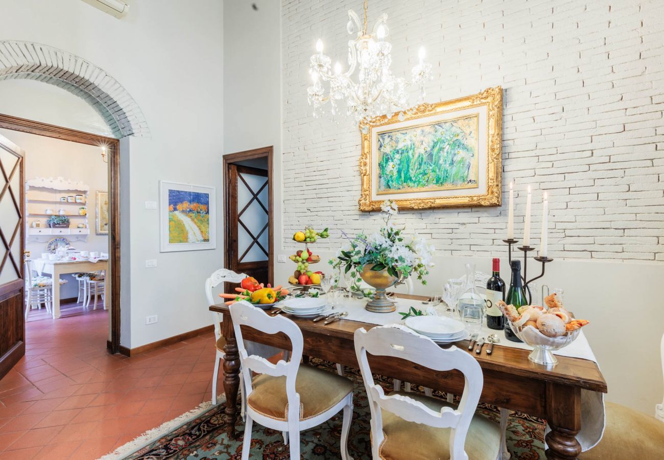 Ferienwohnung in Lucca - The Garden Along The Stream, romantic apartment with private garden inside the walls of Lucca