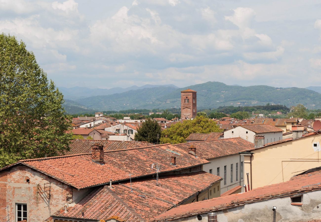 Ferienwohnung in Lucca - Casa La Guardia, a Classic 3 bedrooms Panoramic Apartment inside a Medieval tower dating back to 1100s within the Walls of Lucca