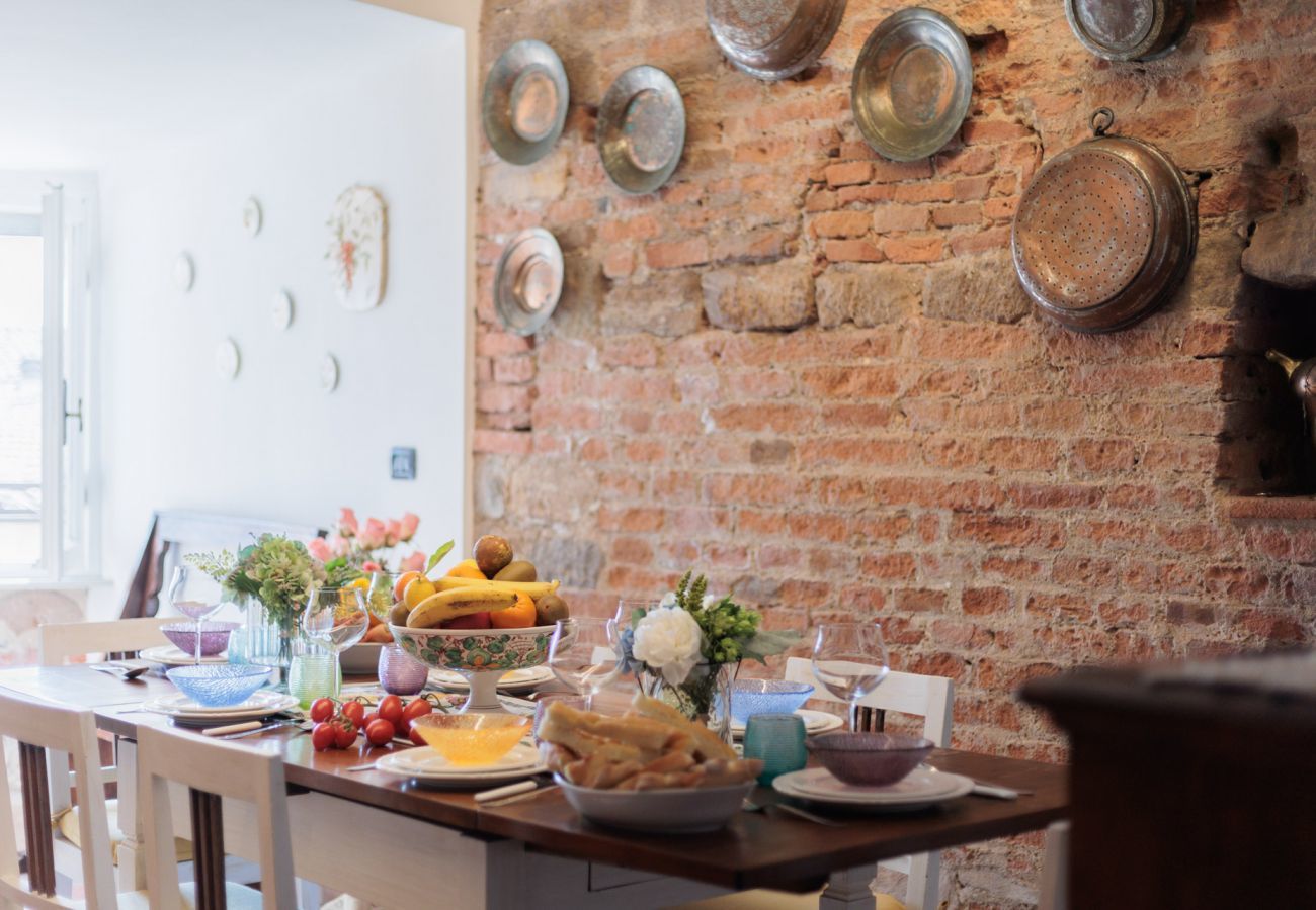 Ferienwohnung in Lucca - Casa La Guardia, a Classic 3 bedrooms Panoramic Apartment inside a Medieval tower dating back to 1100s within the Walls of Lucca