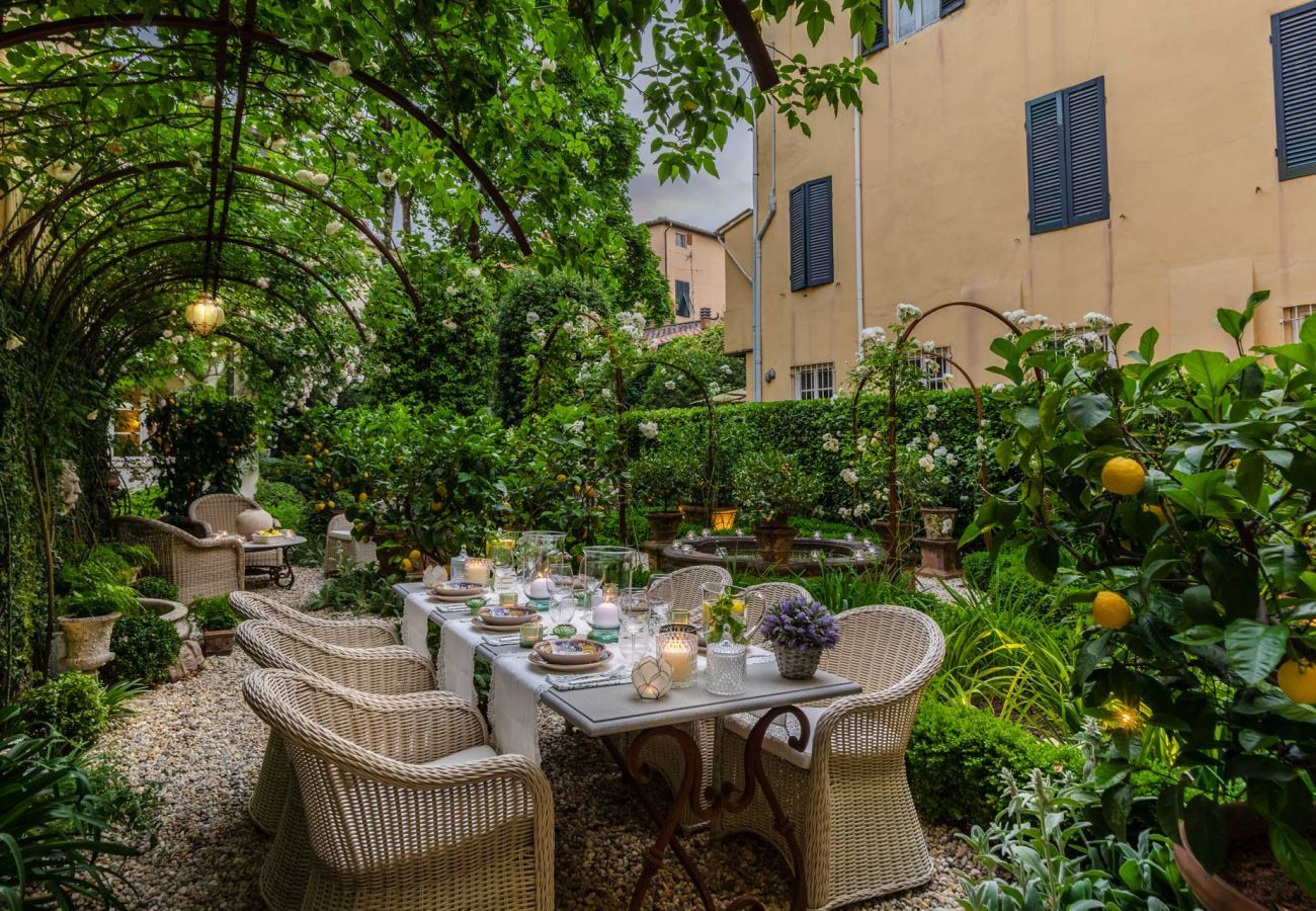 Ferienwohnung in Lucca - Casa Vanny, an Ultra Luxury Ground Floor Apartment with Private Garden inside the Walls of Lucca close to car parking and bus station