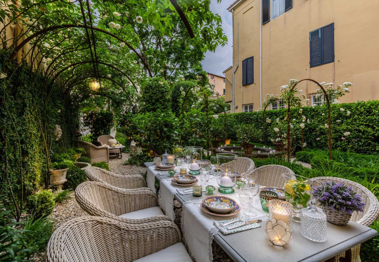 Ferienwohnung in Lucca - Luxury Apartment with Private Garden inside Lucca