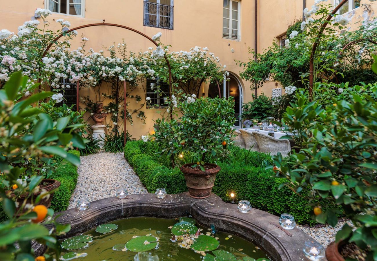 Ferienwohnung in Lucca - Casa Vanny, an Ultra Luxury Ground Floor Apartment with Private Garden inside the Walls of Lucca close to car parking and bus station