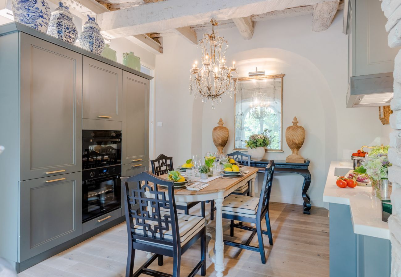 Ferienwohnung in Lucca - Casa Vanny, an Ultra Luxury Ground Floor Apartment with Private Garden inside the Walls of Lucca close to car parking and bus station