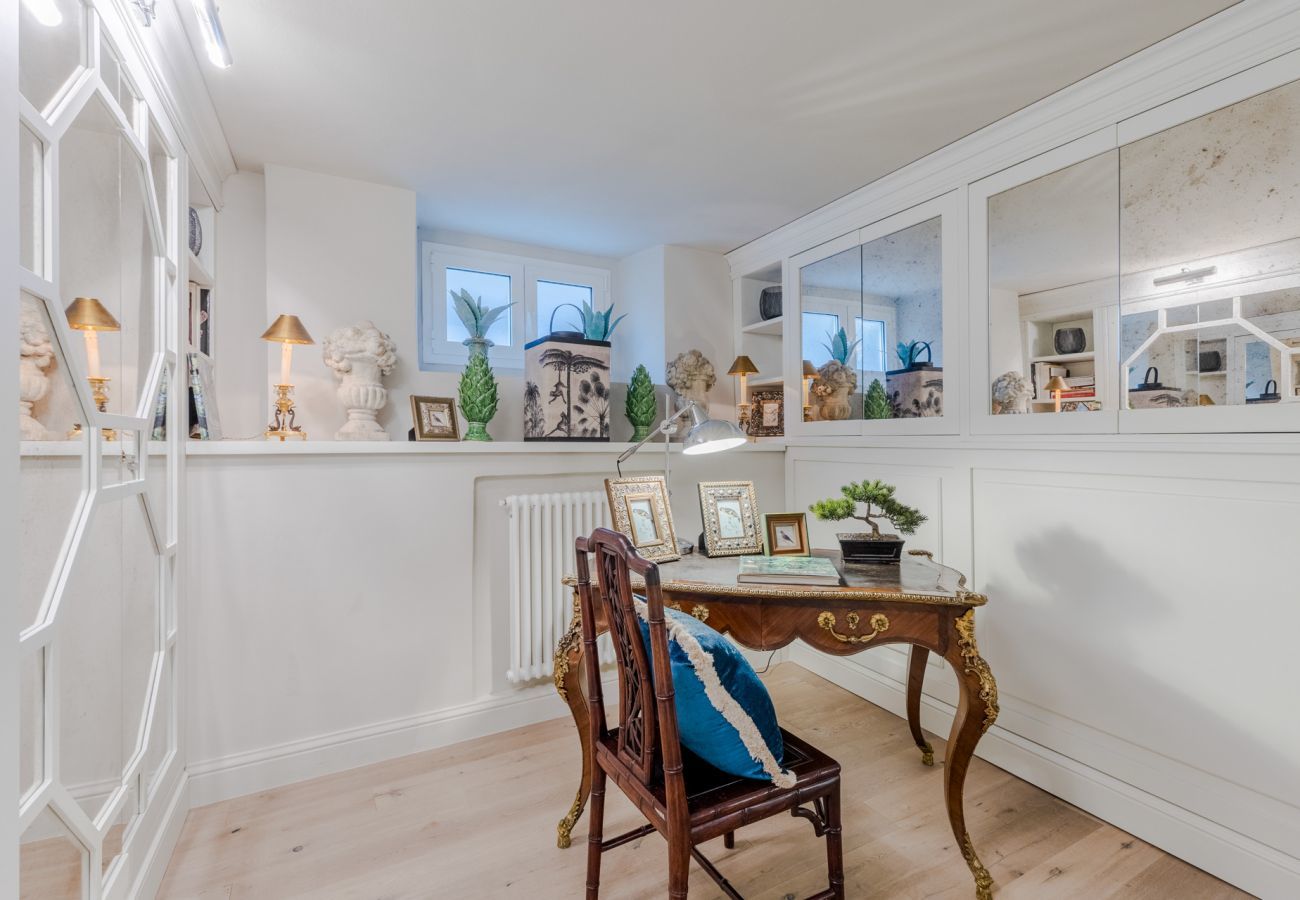 Ferienwohnung in Lucca - Casa Vanny, an Ultra Luxury Ground Floor Apartment with Private Garden inside the Walls of Lucca close to car parking and bus station