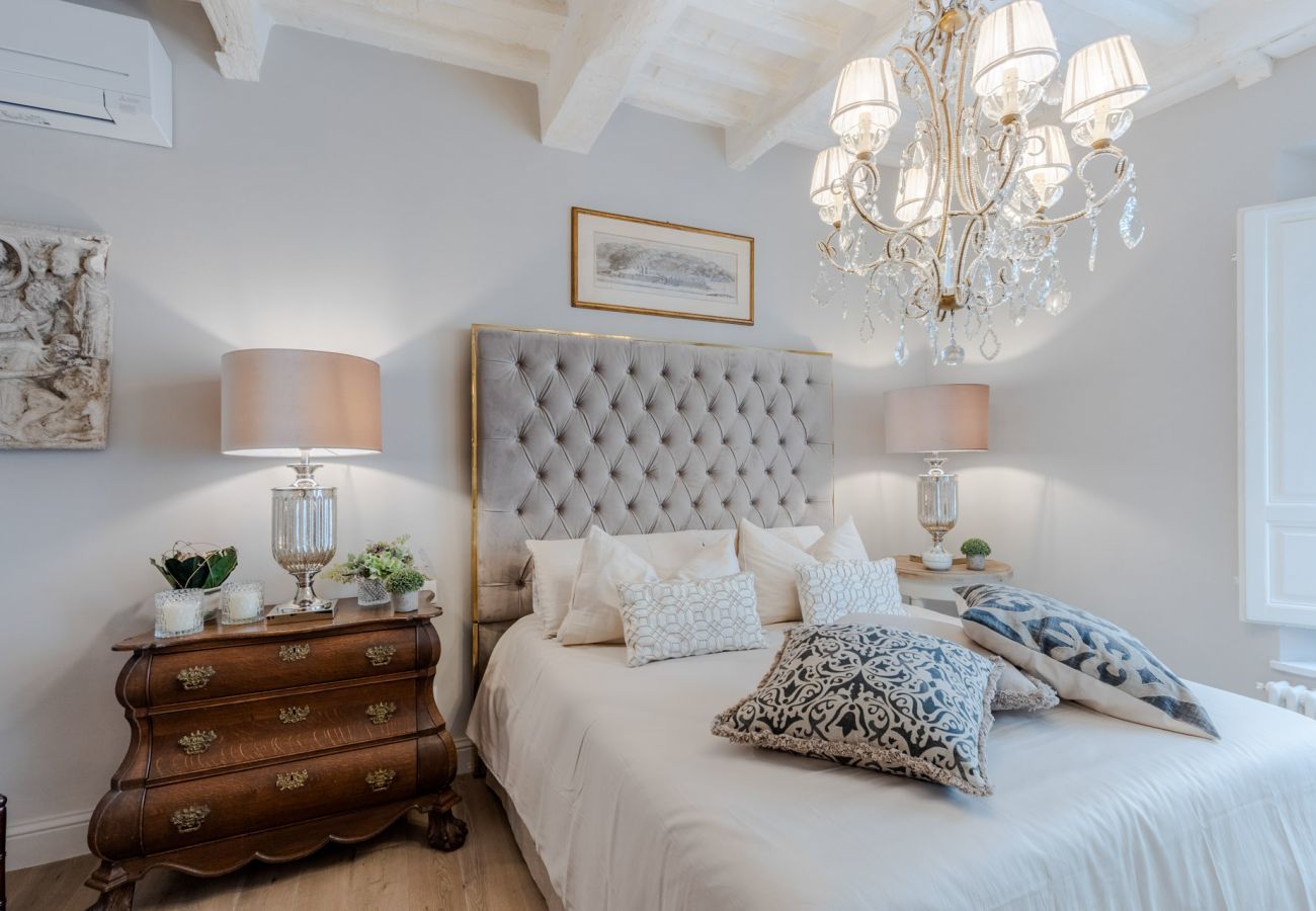 Ferienwohnung in Lucca - Casa Vanny, an Ultra Luxury Ground Floor Apartment with Private Garden inside the Walls of Lucca close to car parking and bus station