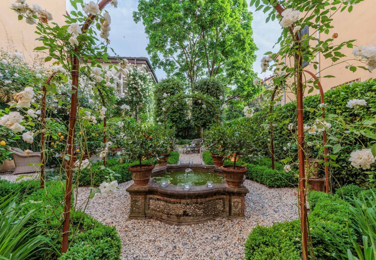 Ferienwohnung in Lucca - Casa Vanny Luxury Apartment with Private Garden in Lucca