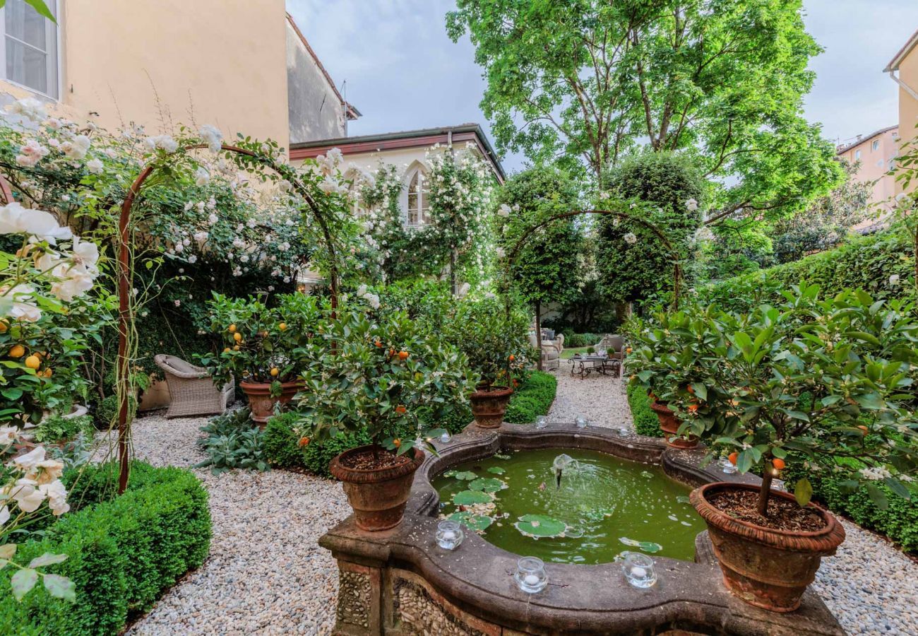 Ferienwohnung in Lucca - Casa Vanny Luxury Apartment with Private Garden in Lucca