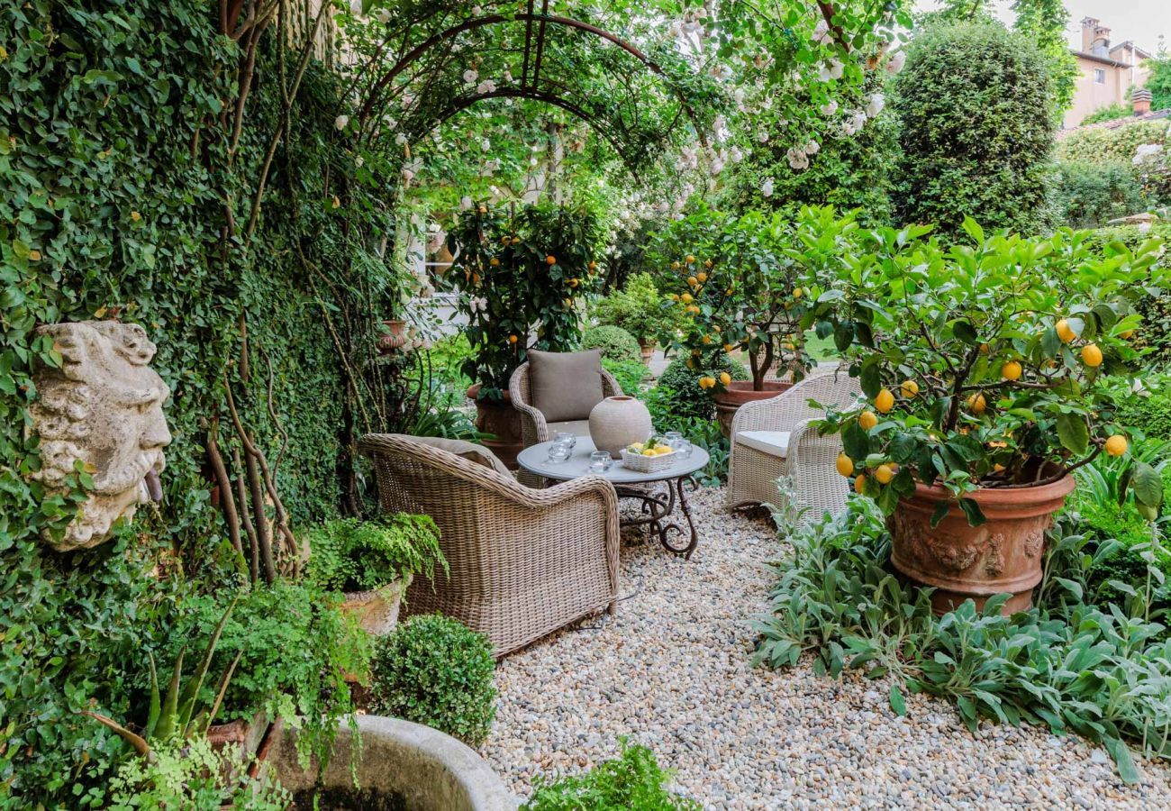 Ferienwohnung in Lucca - Casa Vanny Luxury Apartment with Private Garden in Lucca