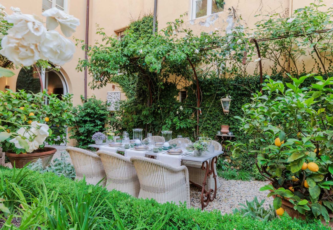 Ferienwohnung in Lucca - Casa Vanny, an Ultra Luxury Ground Floor Apartment with Private Garden inside the Walls of Lucca close to car parking and bus station