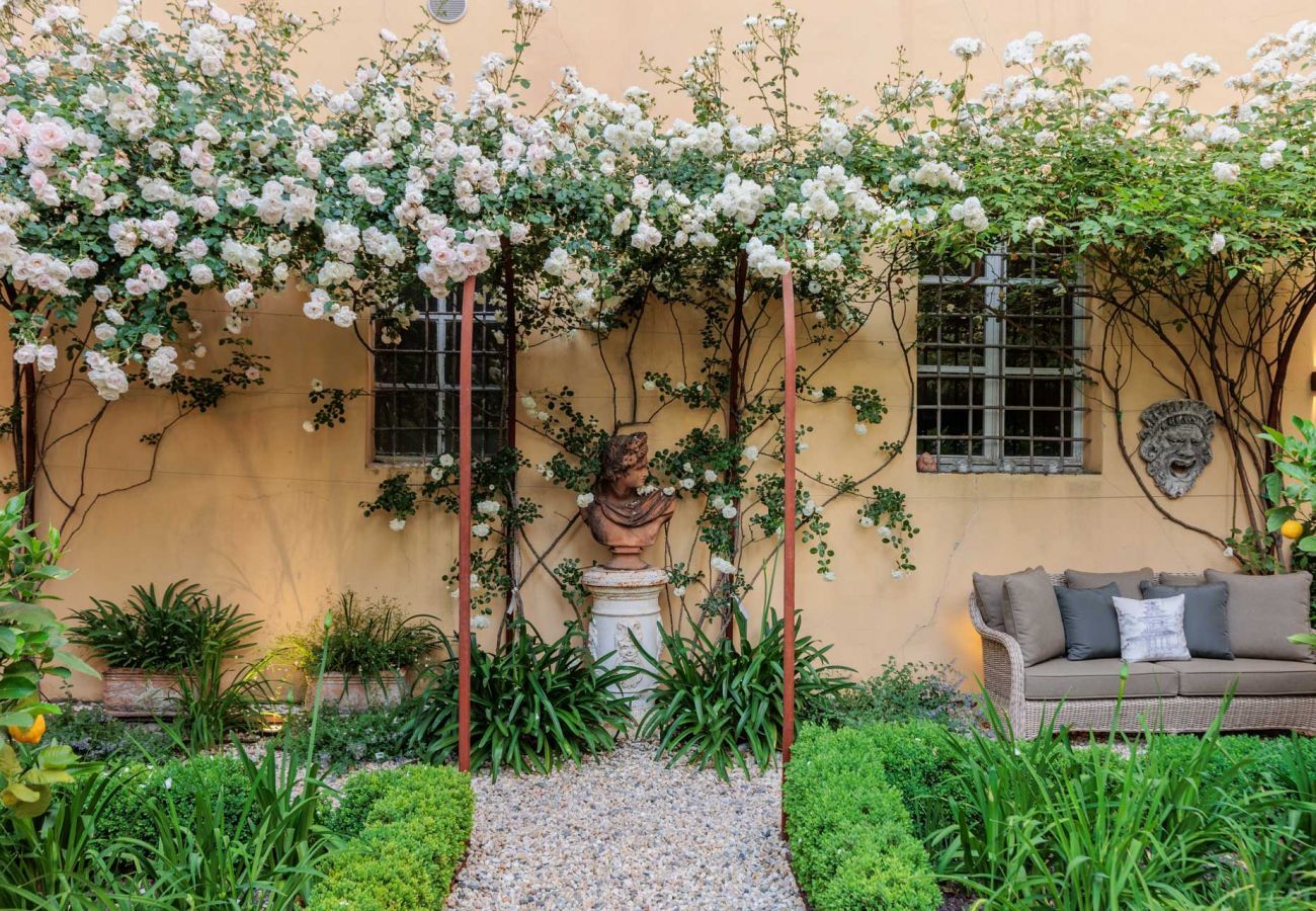 Ferienwohnung in Lucca - Casa Vanny Luxury Apartment with Private Garden in Lucca