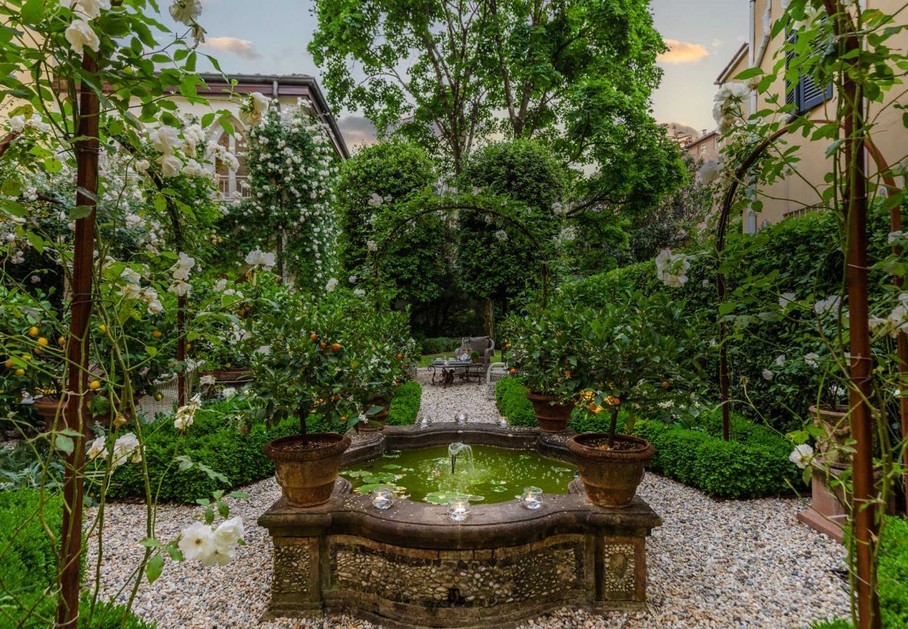 Ferienwohnung in Lucca - Luxury Apartment with Private Garden inside Lucca