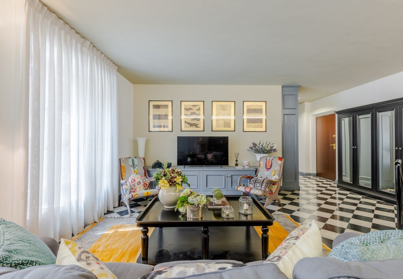 Ferienwohnung in Lucca - Smart and Luxury 2 bedrooms 2 bathrooms first floor apartment centrally located inside the walls of Lucca