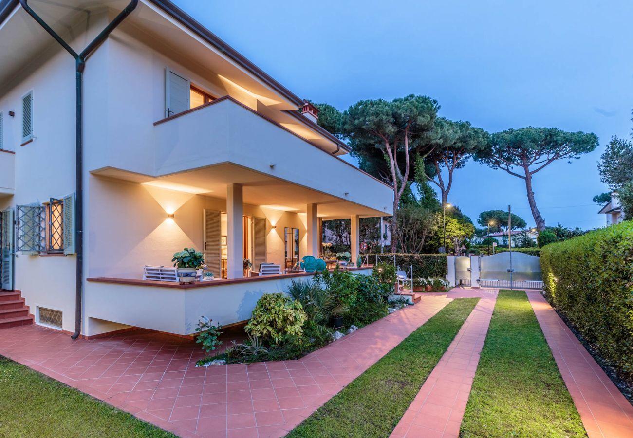 Villa in Marina di Pietrasanta - Regina Beach, Luxury 3 bedrooms Villa by the Beach in Marina di Pietrasanta