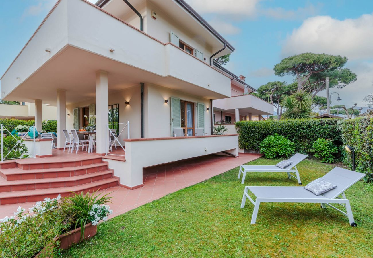 Villa in Marina di Pietrasanta - Regina Beach, Luxury 3 bedrooms Villa by the Beach in Marina di Pietrasanta