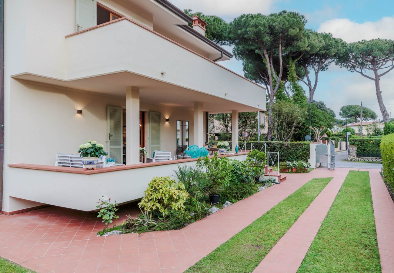 Villa in Marina di Pietrasanta - Regina Beach, Luxury 3 bedrooms Villa by the Beach in Marina di Pietrasanta