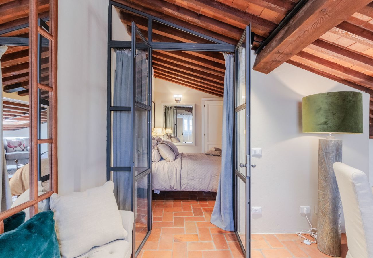 Ferienwohnung in Lucca - Casa Lucky, Romantic Modern 3 bedrooms Penthouse inside the Walls of Lucca