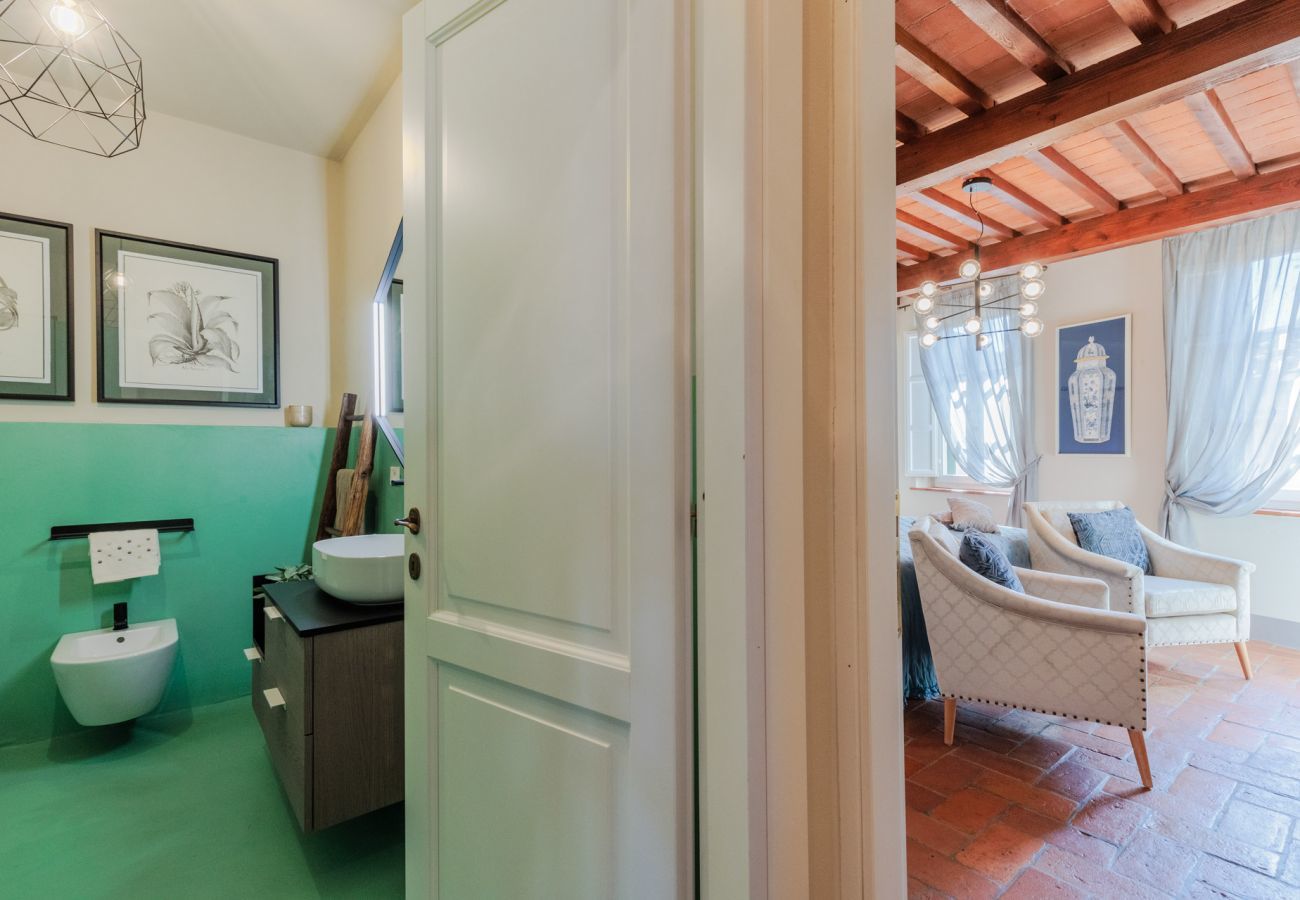 Ferienwohnung in Lucca - Casa Lucky, Romantic Modern 3 bedrooms Penthouse inside the Walls of Lucca