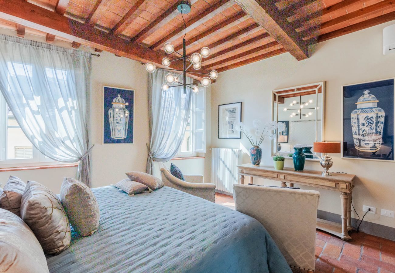 Ferienwohnung in Lucca - Casa Lucky, Romantic Modern 3 bedrooms Penthouse inside the Walls of Lucca