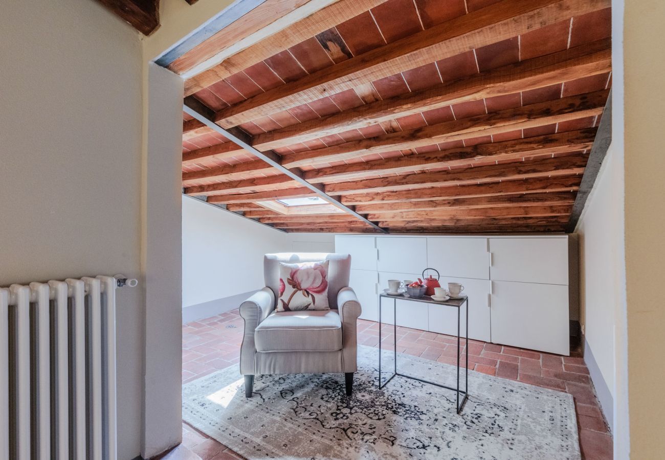 Ferienwohnung in Lucca - Casa Lucky, Romantic Modern 3 bedrooms Penthouse inside the Walls of Lucca