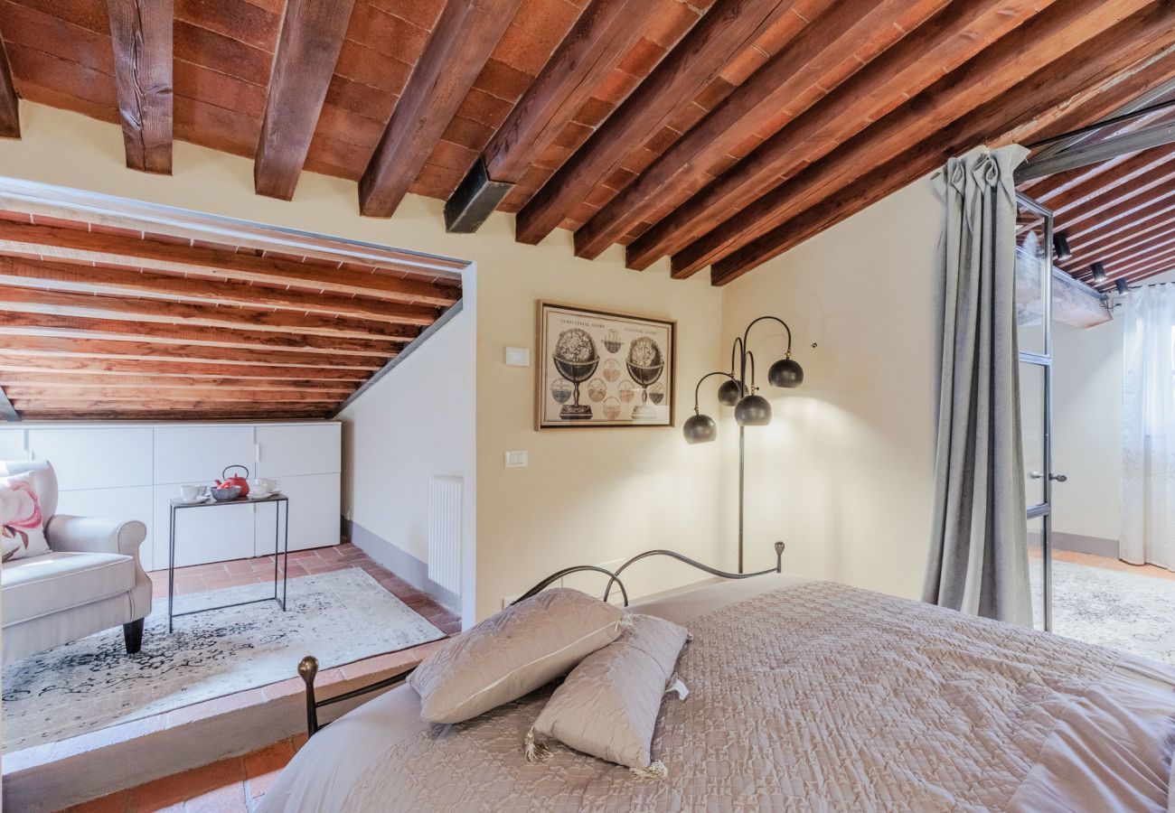 Ferienwohnung in Lucca - Casa Lucky, Romantic Modern 3 bedrooms Penthouse inside the Walls of Lucca