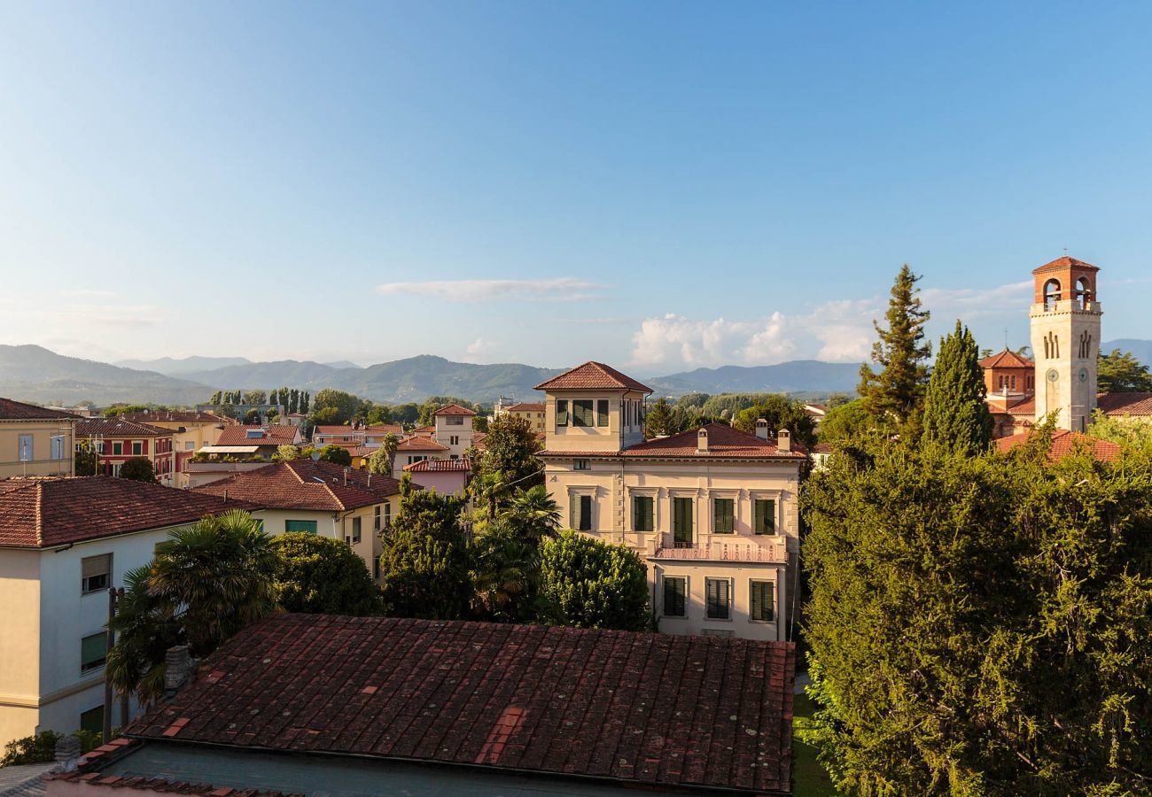 Ferienwohnung in Lucca - Casa Dieter, a superb 2 bedrooms Apartment with Grand Terrace and private parking in Central Lucca