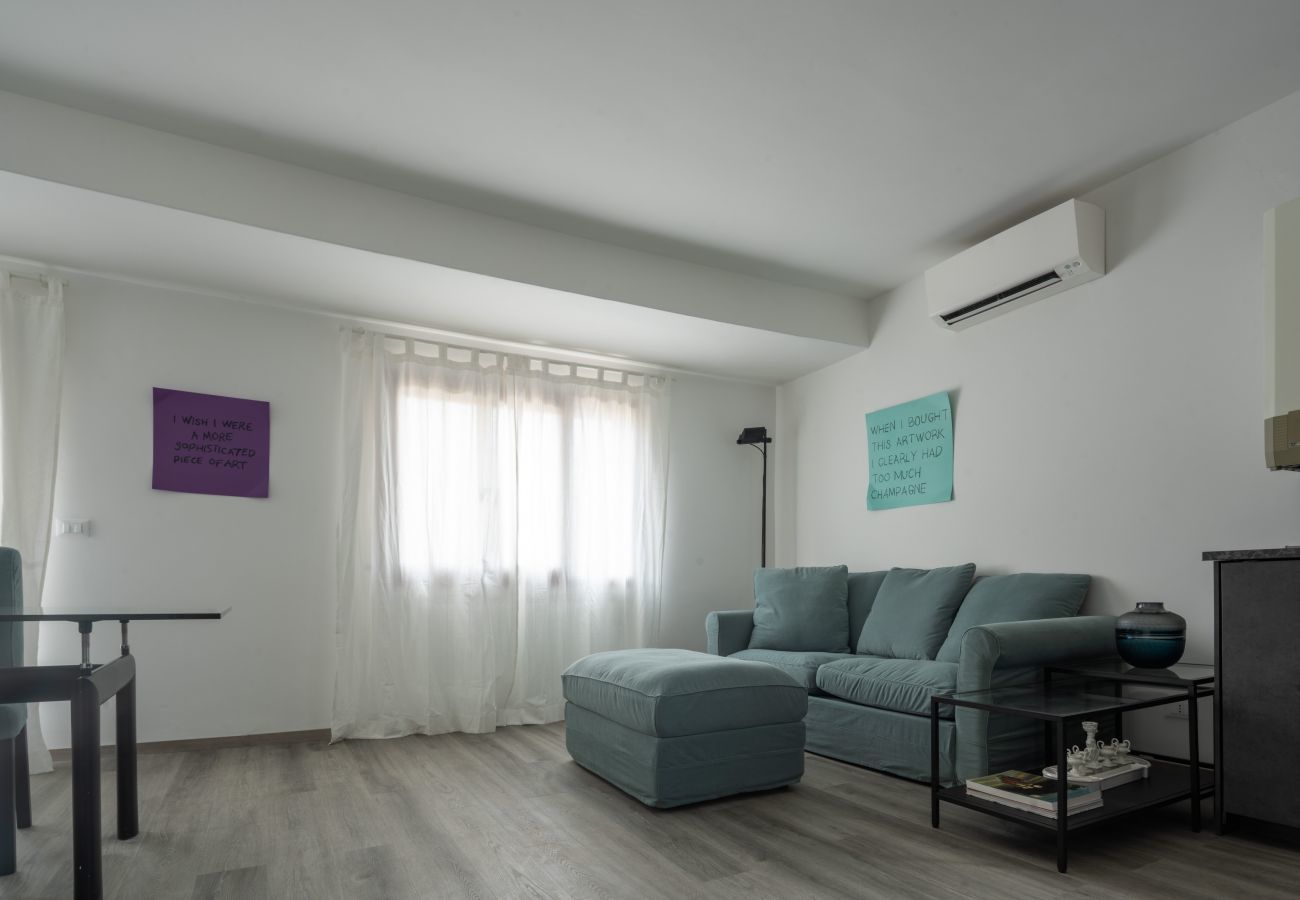 Ferienwohnung in Santa Croce - Bright Apartment On Venetian Roofs R&R