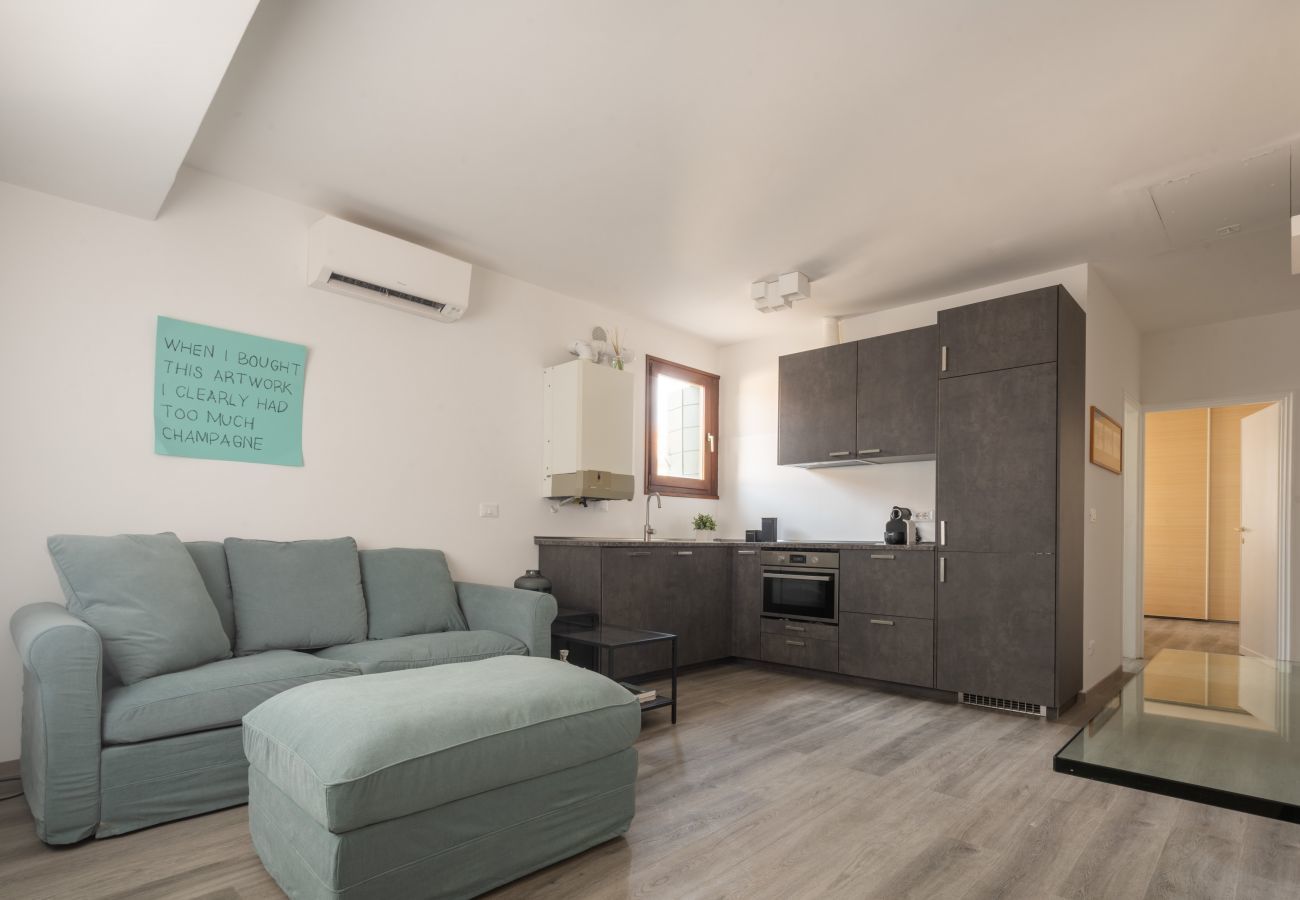 Ferienwohnung in Santa Croce - Bright Apartment On Venetian Roofs R&R