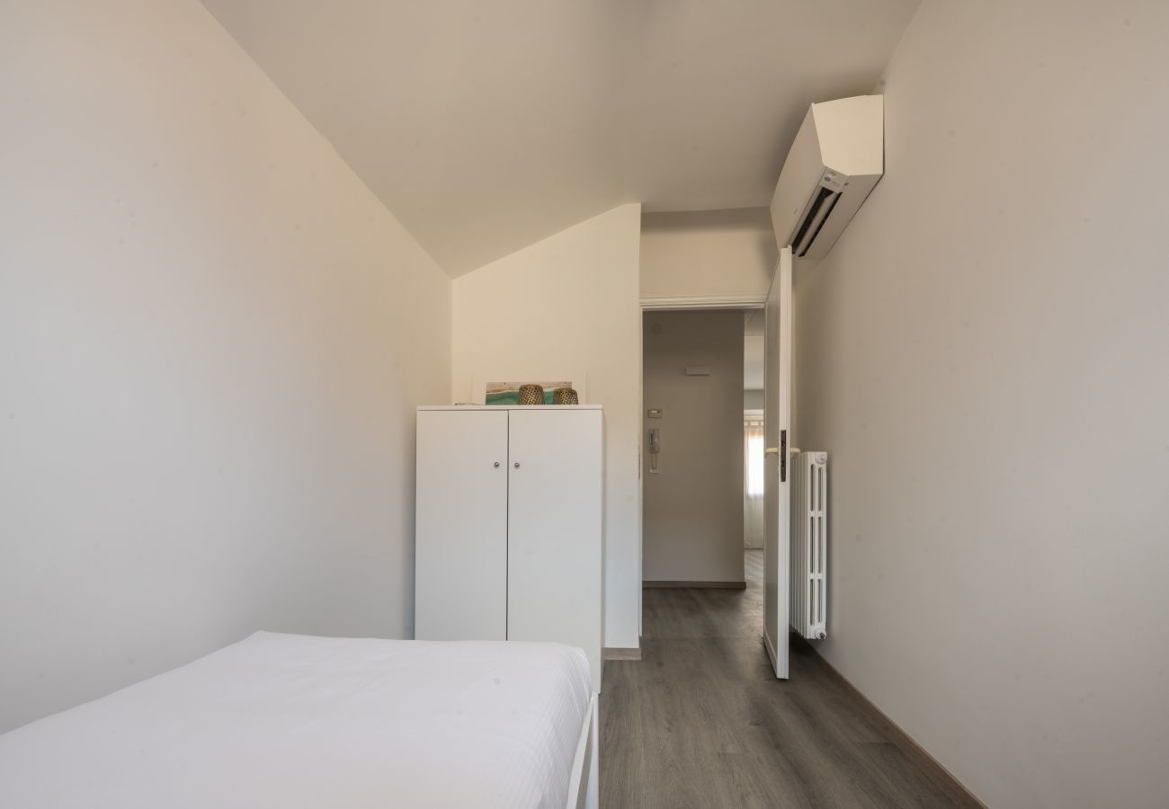 Ferienwohnung in Santa Croce - Bright Apartment On Venetian Roofs R&R