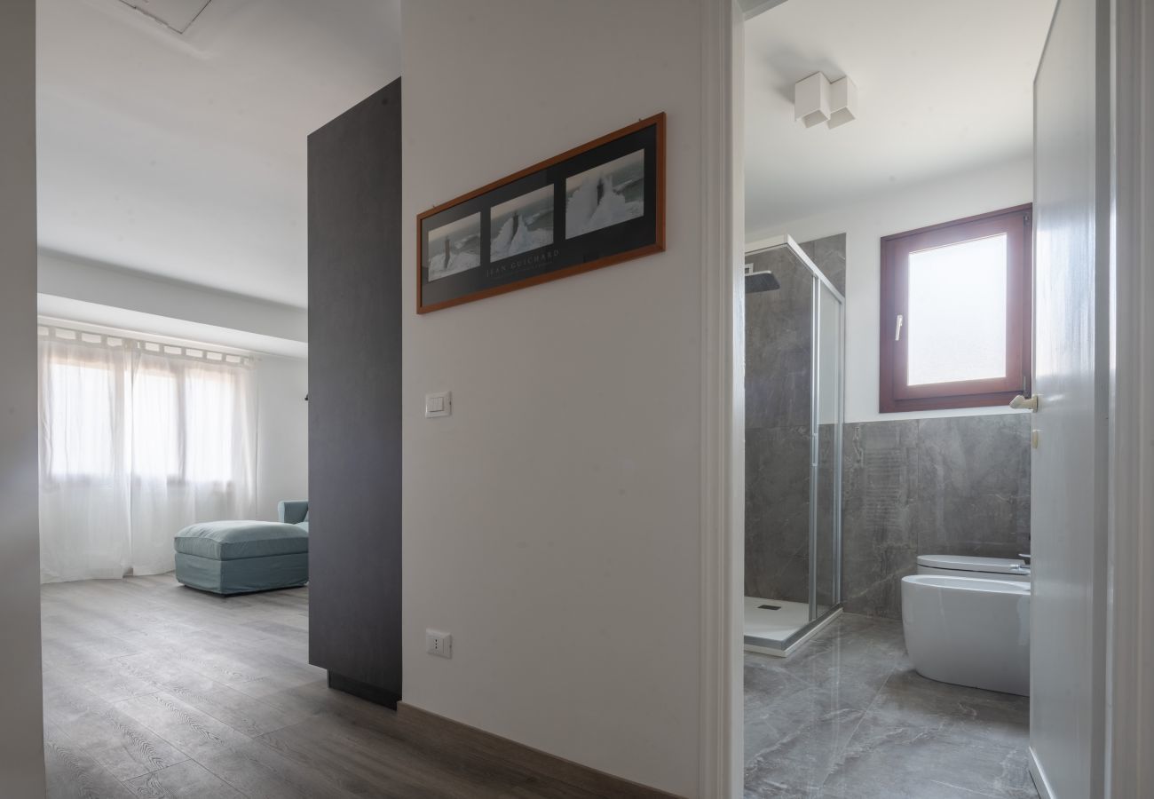 Ferienwohnung in Santa Croce - Bright Apartment on Venetian Roofs R&R