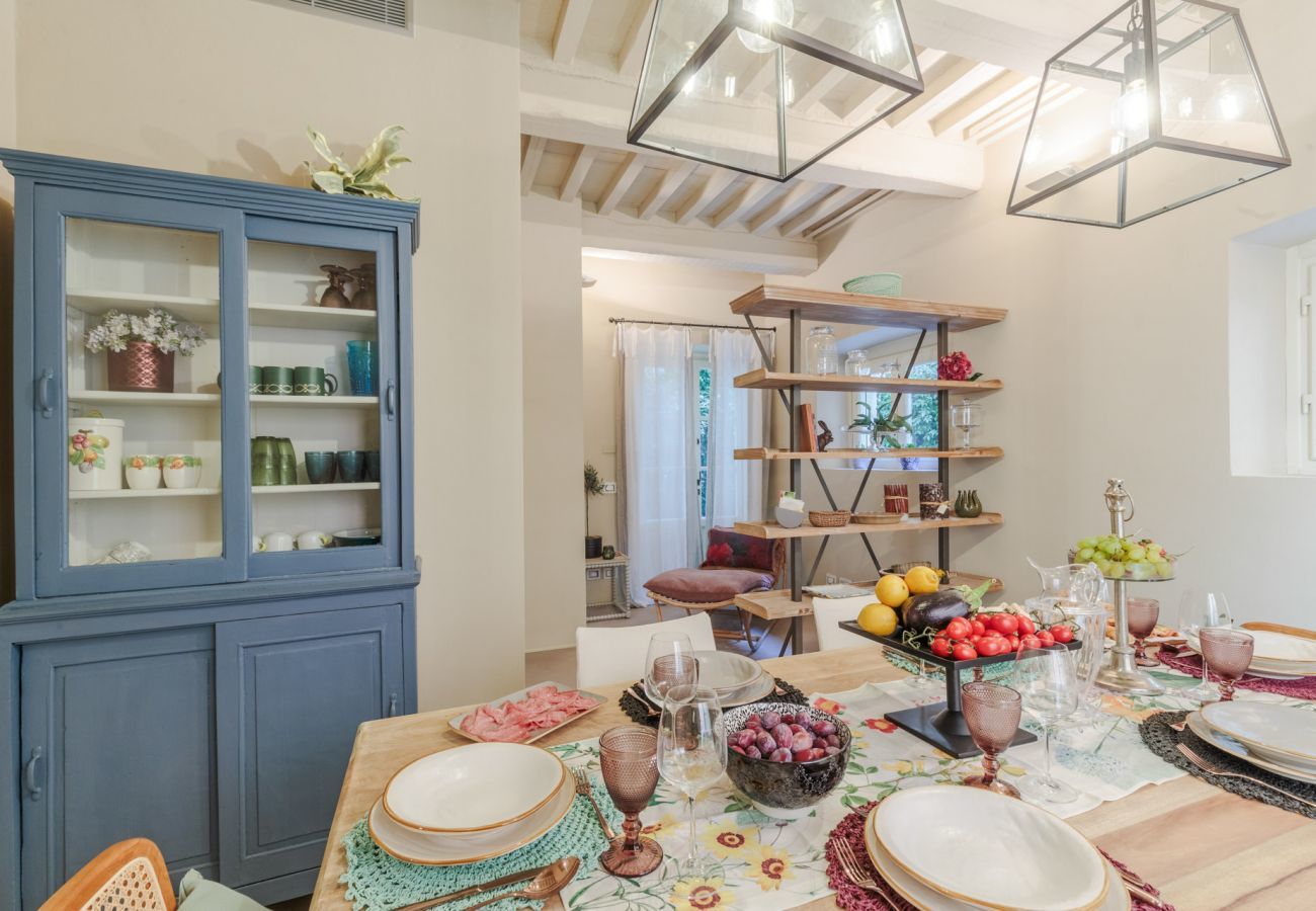 Ferienwohnung in Lucca - Vissi D'Arte, a Luxury Ground Floor Apartment with Private Garden inside the Walls of Lucca