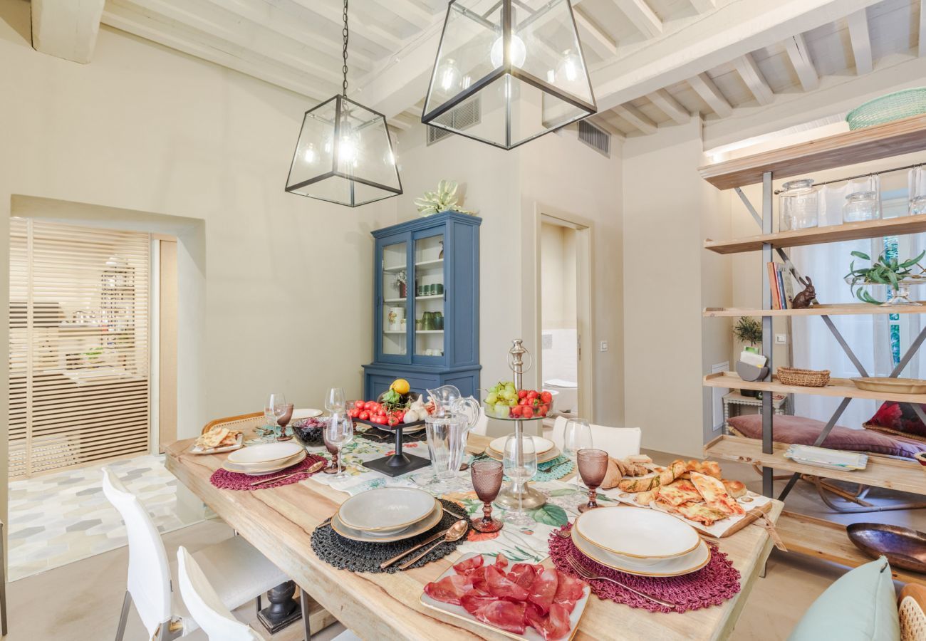 Ferienwohnung in Lucca - Vissi D'Arte, an Apartment with Garden