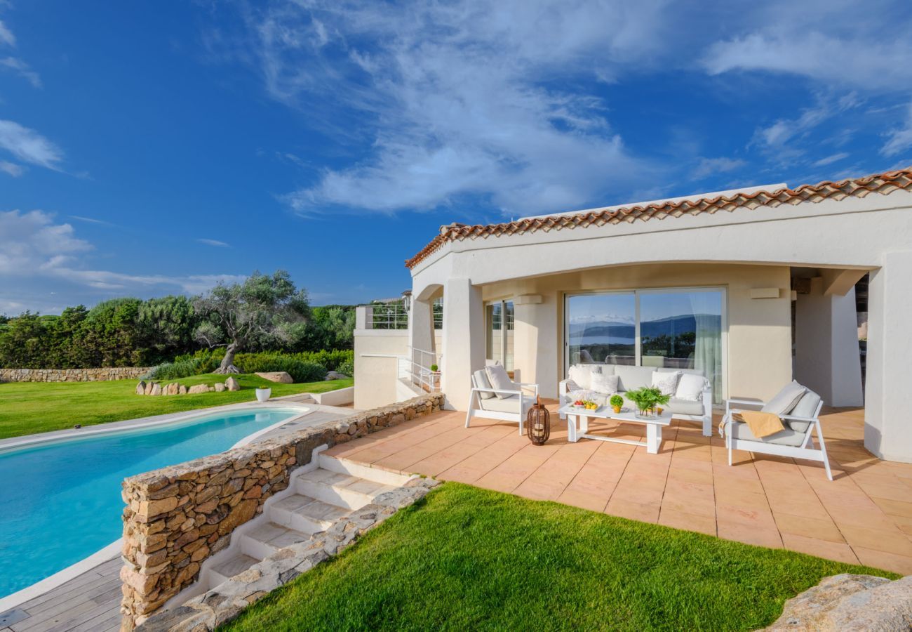 Villa in Capo Ferro - Villa Smeralda, Porto Cervo, Sardinia